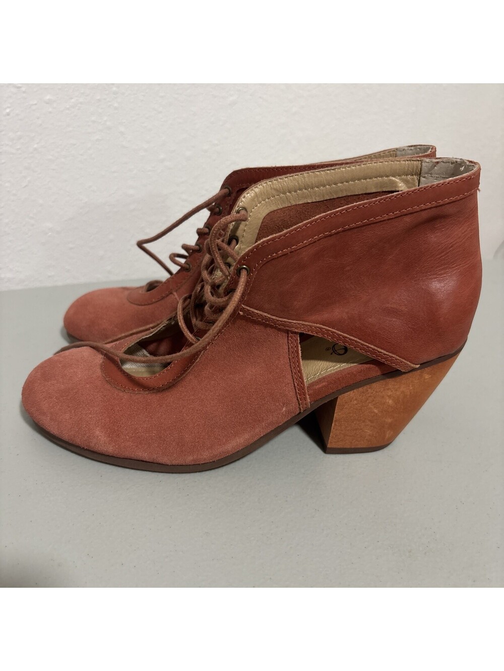 Women’s Latigo shoes Soleil Lace Up Blocked Heel Rust Colored Suede Size 7.5M